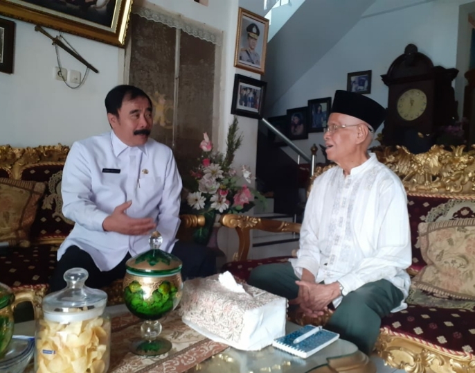 Temui Buya Leter, Donny Moenek Serasa Pulang ke Rumah