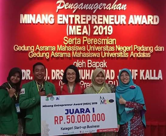 Mahasiswa FMIPA Unand Juara I MEA Diganjar Rp50 Juta