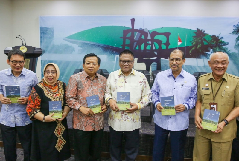 Gugat UU Desa, Akhmad Muqowam Luncurkan Buku