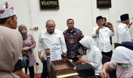 Resmikan Pabrik Cerutu, Lanyalla Minta Daerah Kompak Tingkatkan Kemudahan Berusaha
