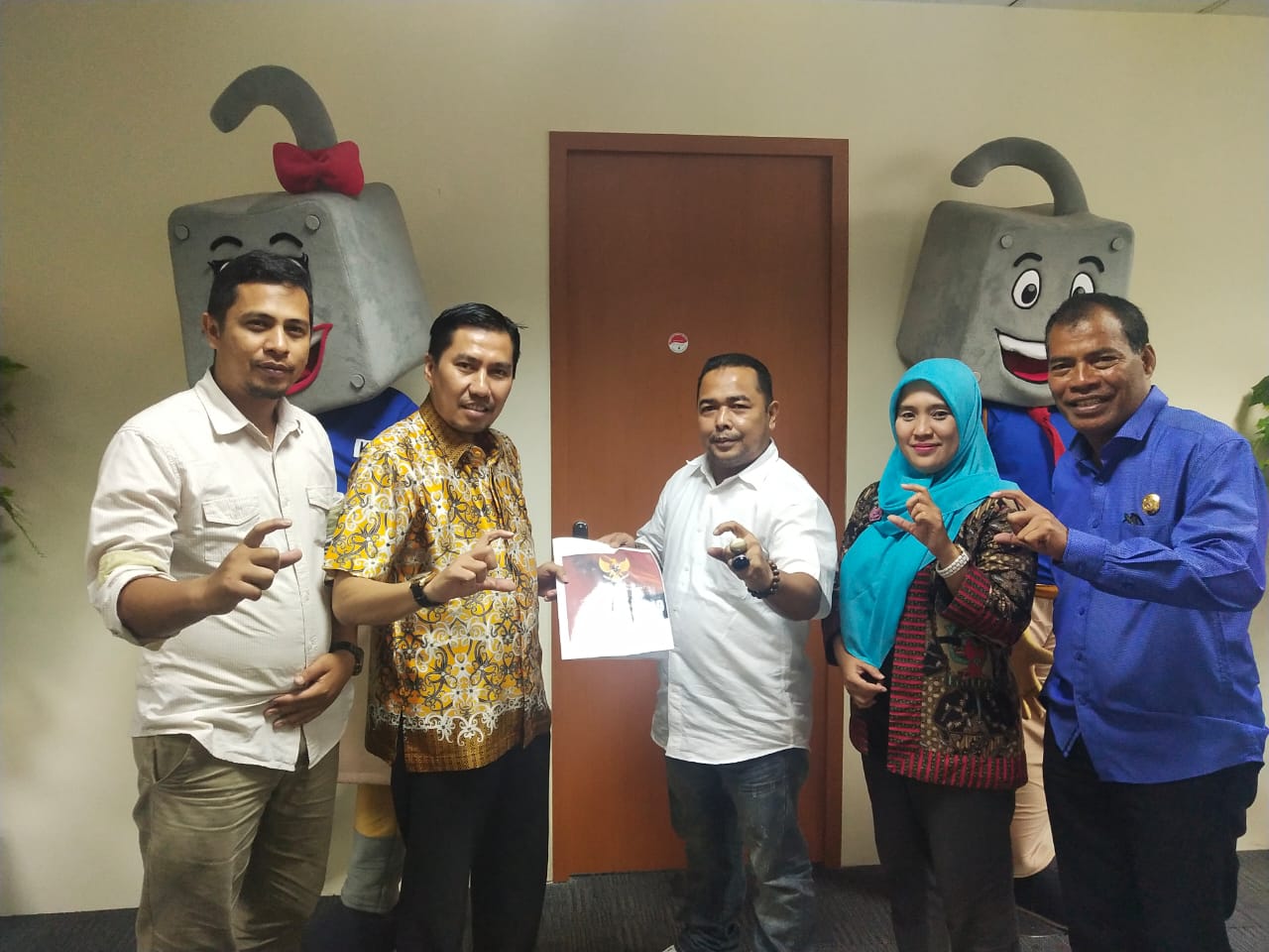 Serahkan Laporan Kinerja 2019 ke Pusat, KI Sumbar yang Pertama