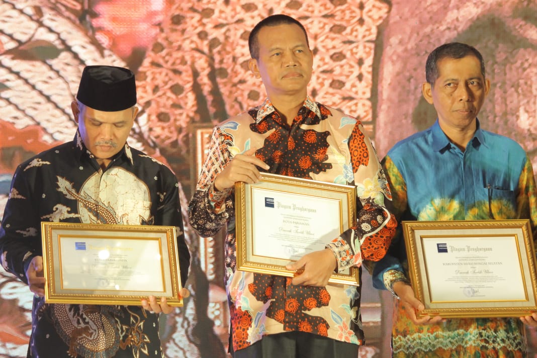 Walikota Pariaman Genius Umar Terima Penghargaan DTU dari Menteri Perdagangan RI