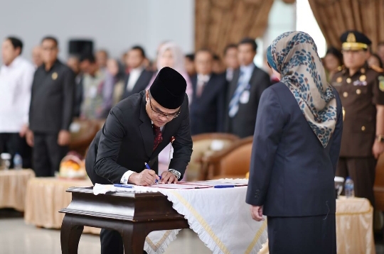 Misran Pasaribu Resmi Menjabat Kepala OJK Sumbar yang Baru