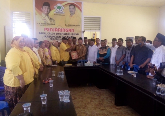 Rahmat Saleh Daftar Cawabup ke Partai Golkar Pasaman