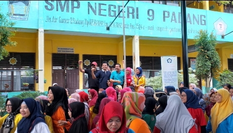 Irjen Fakhrizal Senam Pagi Bersama Alumni SMP Negeri 9 Padang