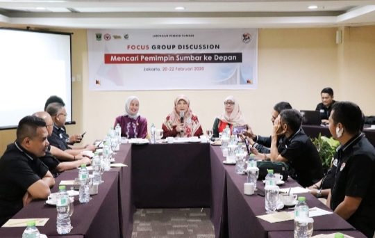 Nevi Zuairina: Perempuan Minang, Bersatulah!
