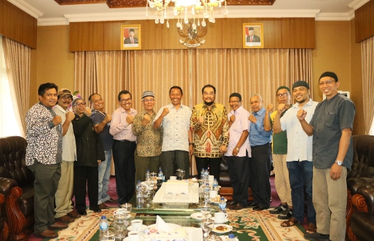 Pedagang Pasar Atas dan Aur Kuning Bukittinggi Curhat ke Anggota DPD RI Leonardy