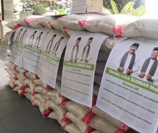 Relawan Fakhrizal-Genius Umar Bagi 3 Ton Beras untuk Pekerja Informal, Buruh dan Pedagang Kecil