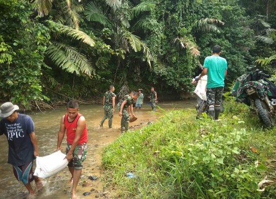TMMD Sijunjung, Satgas dan Masyarakat Bahu Membahu Buka Jalan Baru Sepanjang 10,2 KM