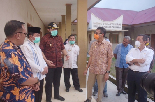 Gubernur Irwan Prayitno Apresiasi Wako Padang Panjang Fadly Amran Siapkan Karantina Covid-19