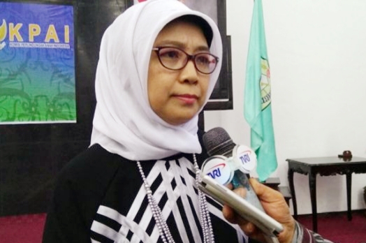 Komisioner KPAI “Berenang Sekolam Sama Pria Bisa Hamil” Resmi Dipecat