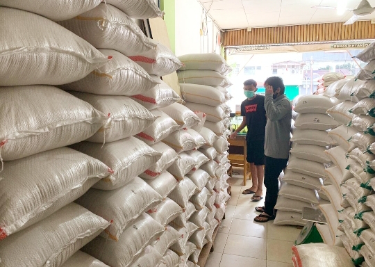 Lagi, Irjen Fakhrizal Kucurkan Bantuan Sebanyak 10 Ton Beras