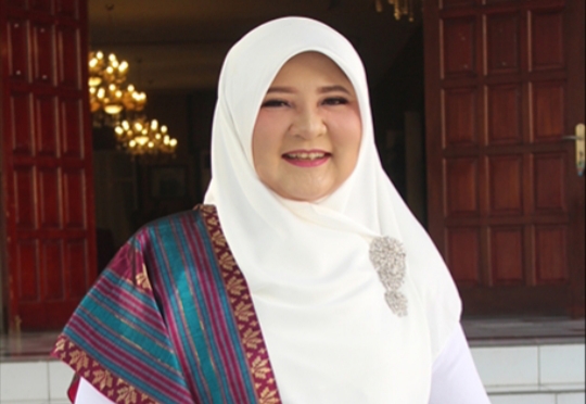 Ringankan Beban UMKM Terdampak Corona, Nevi Zuairina Borong Produk Muslimah