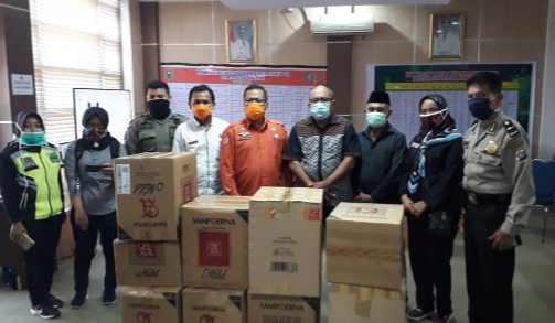 Ketua PII Sumbar Is Prima Nanda Serahkan Bantuan APD ke Pemkab Solok