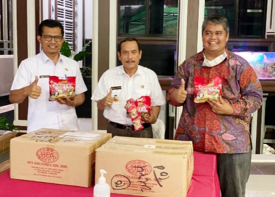 Bupati Sijunjung Yuswir Arifin Terima Bantuan Minuman Kesehatan dari HPA International