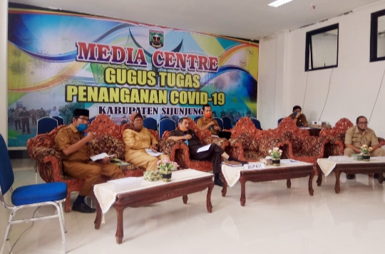 PSBB Sumbar Diperpanjang, Bupati Sijunjung Instruksikan Camat Beri Kelonggararan Karena Masuk Zona Hijau