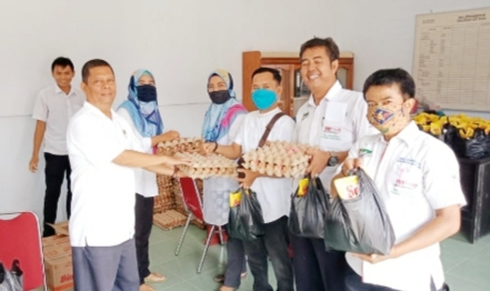 Peduli Covid-19, Koperasi Lansek Manih Bagikan 120 Paket Sembako