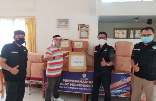 IKA Unand Salurkan Bantuan APD dari Himpuni dan Lemhanas RI ke Rumah Sakit di Sumbar