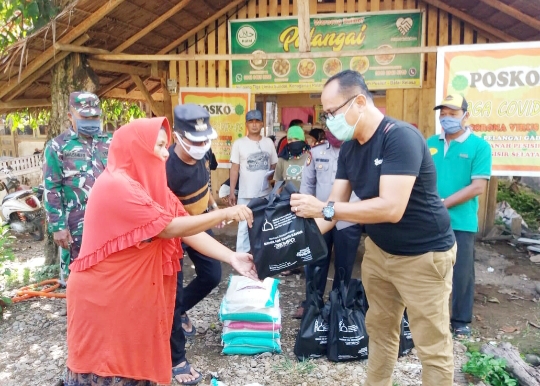 Gandeng Anggota DPRD Pessel Novermal, Dempo Group Serahkan 800 Paket Sembako di Pelangai Gadang