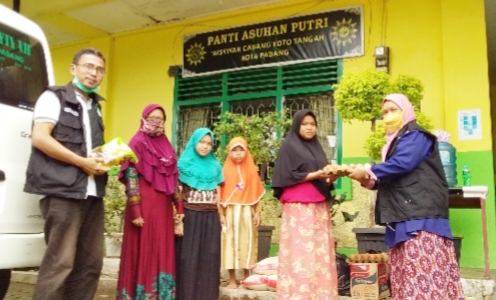 Terus Bergerak, IKA Unand Peduli Bagikan Sembako ke Panti-panti Asuhan