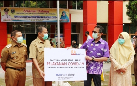 Gubernur Sumbar Serahkan Ventilator untuk Tingkatkan Kapasitas RSAM Bukittinggi