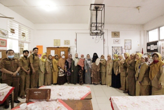 Jurusan Bahasa Inggris PNP Lakukan PPKM di SDN 01 Sawahan Padang