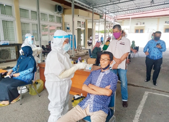 Hindari Kluster Pilkada dan Kepastian Bebas Corona, KPU Sumbar Tes Swab Penyelenggara