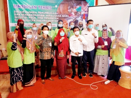 Tumbuhkan Wirausaha Baru di Padang Pariaman, Nevi Zuairina Adakan Pelatihan dan Bimtek