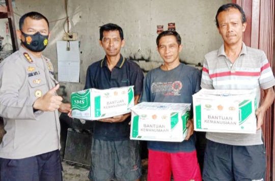 Kabid Humas Polda Sumbar Satake Bayu Salurkan Bantuan Kemanusiaan