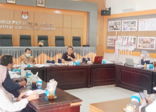 KPU Sumbar dan LO Paslon Bahas Bersama Materi Debat