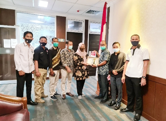 HM Nurnas Terima KPID Award 2020 Secara Khusus