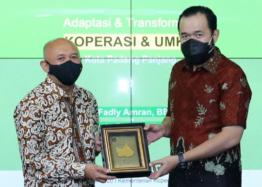 Menteri Teten Apresiasi Pengembangan Koperasi dan UMKM Padang Panjang