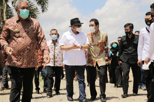 Penyerahan SK Hutan Sosial dan Adat Harus Jadi Jalan Keluar Penciptaan Lapangan Kerja