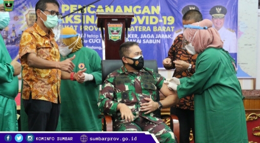 Pemprov Sumbar Mulai Laksanakan Vaksinasi Covid-19