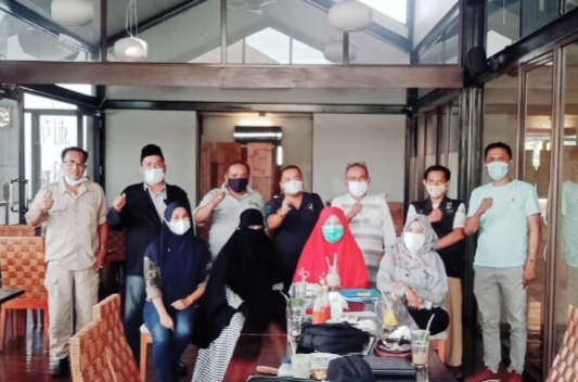 Komit dan Peduli, Nevi Zuairina Digelari “Bunda UMKM”