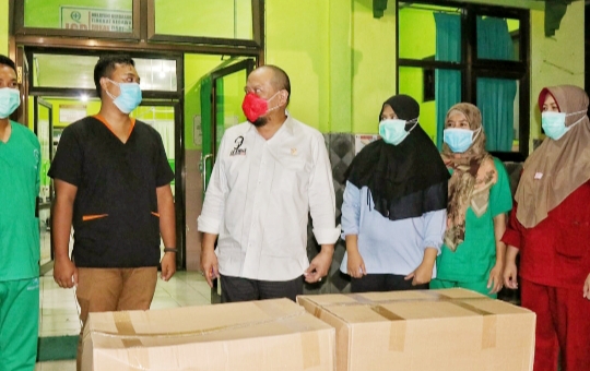 Ketua DPD RI Apresiasi Kerja Cepat TNI AL Bawa Baju APD ke Mamuju