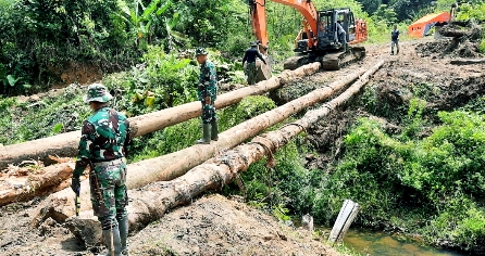 Pra-TMMD 2021, Kodim 0319/Mentawai Berjibaku Bangun 4 Jembatan Sementara