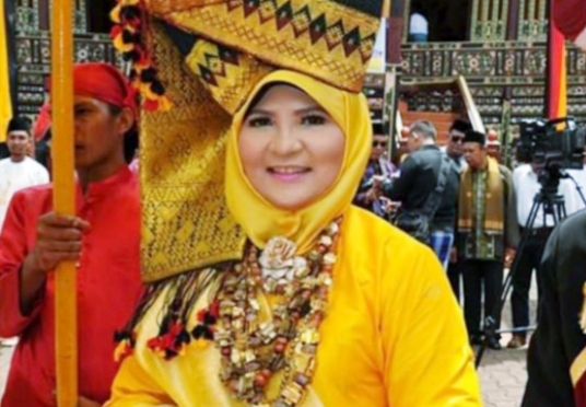 Nevi Zuairina, Perempuan Minang di Kancah Politik Nasional