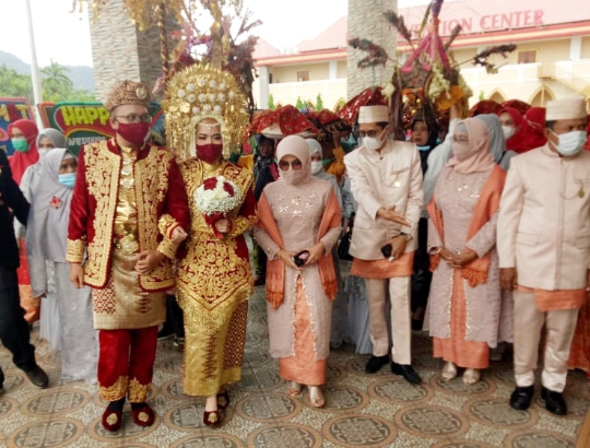 Nikahkan Putrinya, Sekwan DPRD Sumbar Raflis “Baralek Gadang”