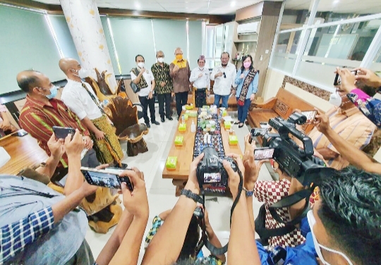 Ketua DPD RI Harap Wartawan Tingkatkan Kompetensi dan Terdepan Lawan Hoaks