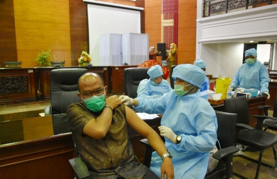 Ketua DPRD Sumbar Ajak Masyarakat Tidak Takut Divaksin