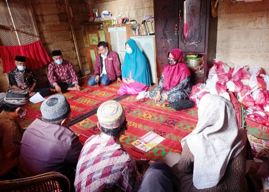 Selama Ramadan Nevi Zuairina Bantu Masyarakat dengan Ribuan Paket Sembako