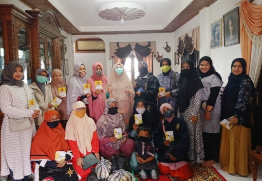 Turun ke Dapil di Bulan Ramadan, Nevi Zuairina Terus Berbagi