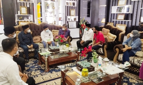 Suhatri Bur: Kongres IKA Unand Harus Sukses