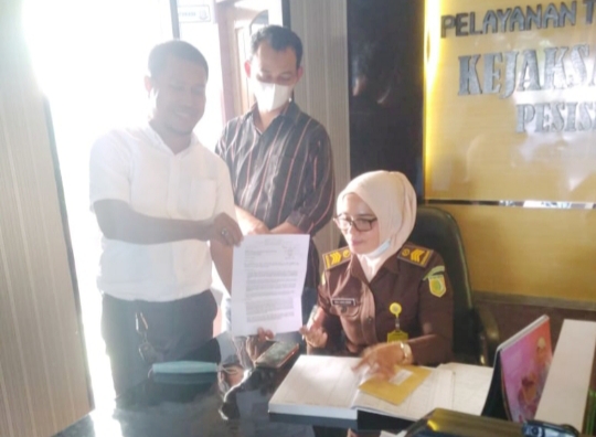 Gagal Eksekusi Bupati, LBH Sumbar Somasi Kejari Pessel