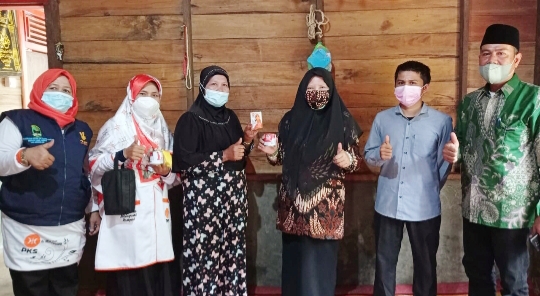Nevi Zurairina Reses di 10 Titik dan Berbagi Paket Qurban Kemasan Kaleng