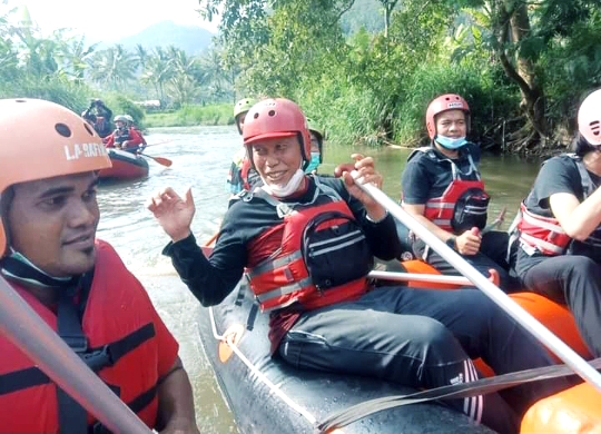 Gubernur Sumbar Mahyeldi Jajal Arung Jeram Salingka Alam Padang Tarok Baso