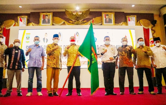 Target 10 Besar, Kontingen Sumbar Dilepas Gubernur ke PON XX Papua