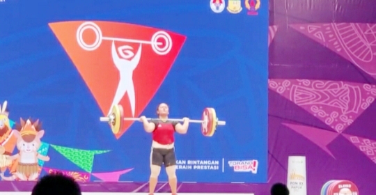 Atlet Angkat Besi Putri Sumbar Mayang Sari Gagal Persembahkan Medali