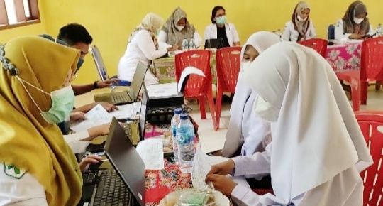 Jelang Belajar Normal, SMPN 4 Tarusan Gelar Vaksinasi Massal